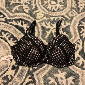Victoria’s Secret Very Sexy Push-up Bra Size 34C NEW WITH TAGS